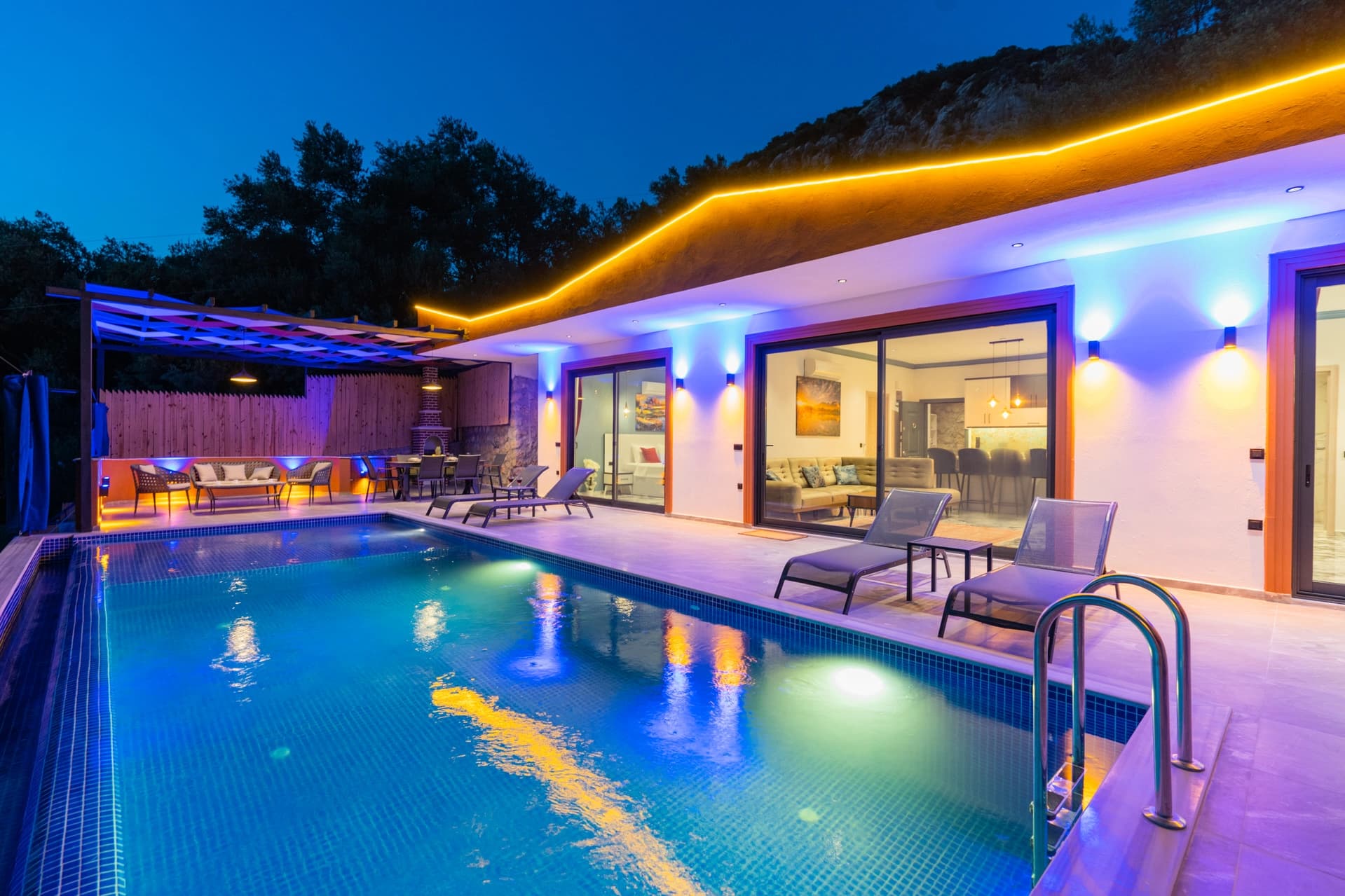 Villa Yaşam Korunaklı Havuz 56