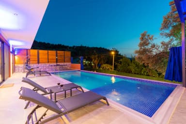 Villa Yaşam Korunaklı Havuz 70