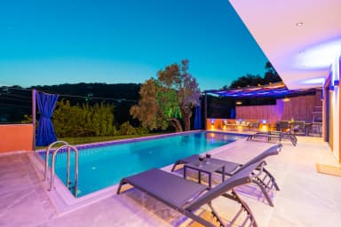 Villa Yaşam Korunaklı Havuz 84