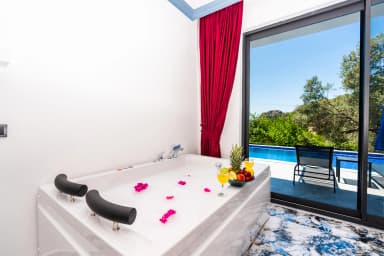 Villa Yaşam Korunaklı Havuz 80