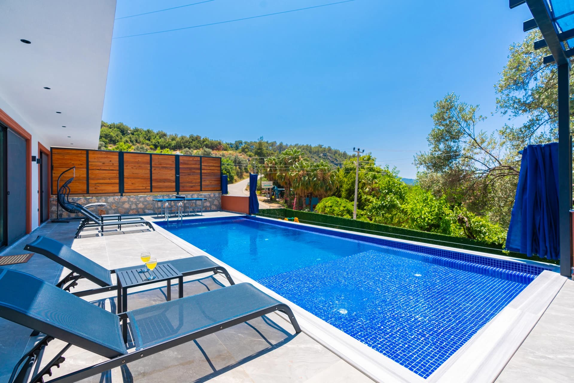 Villa Yaşam Korunaklı Havuz 50