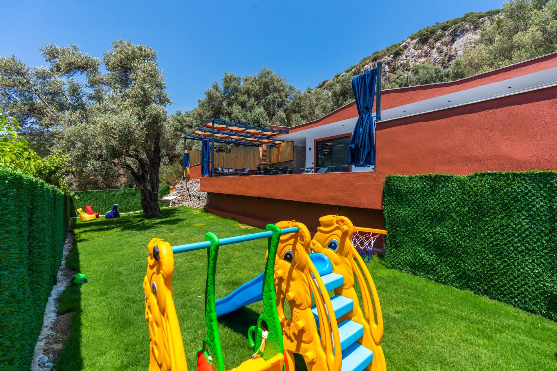 Villa Yaşam Korunaklı Havuz 64