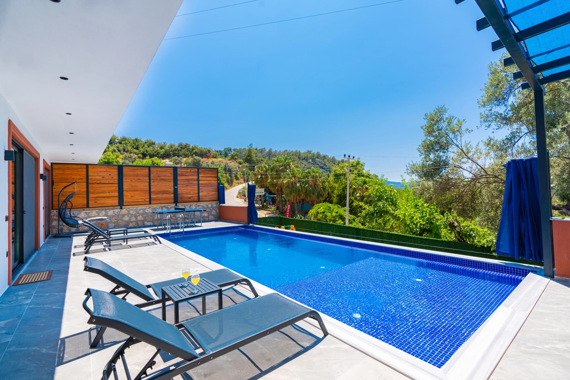 Villa Yaşam Korunaklı Havuz 78