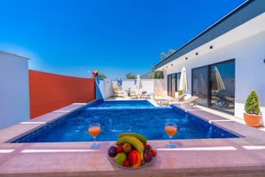 Villa Milid Üzümlü Çocuk Havuzu 49