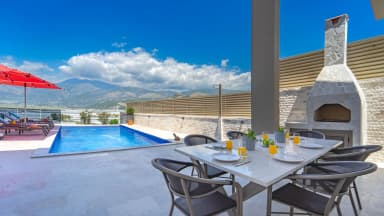 Villa Eser Korunaklı Havuz 83