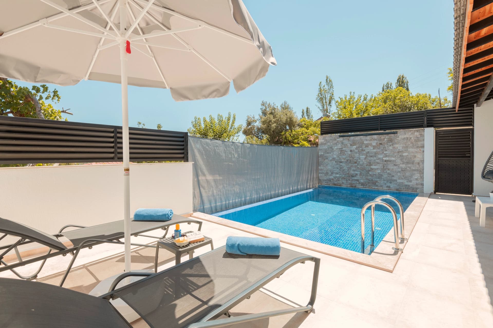 Villa Mini Zeybek Korunaklı Havuz 90