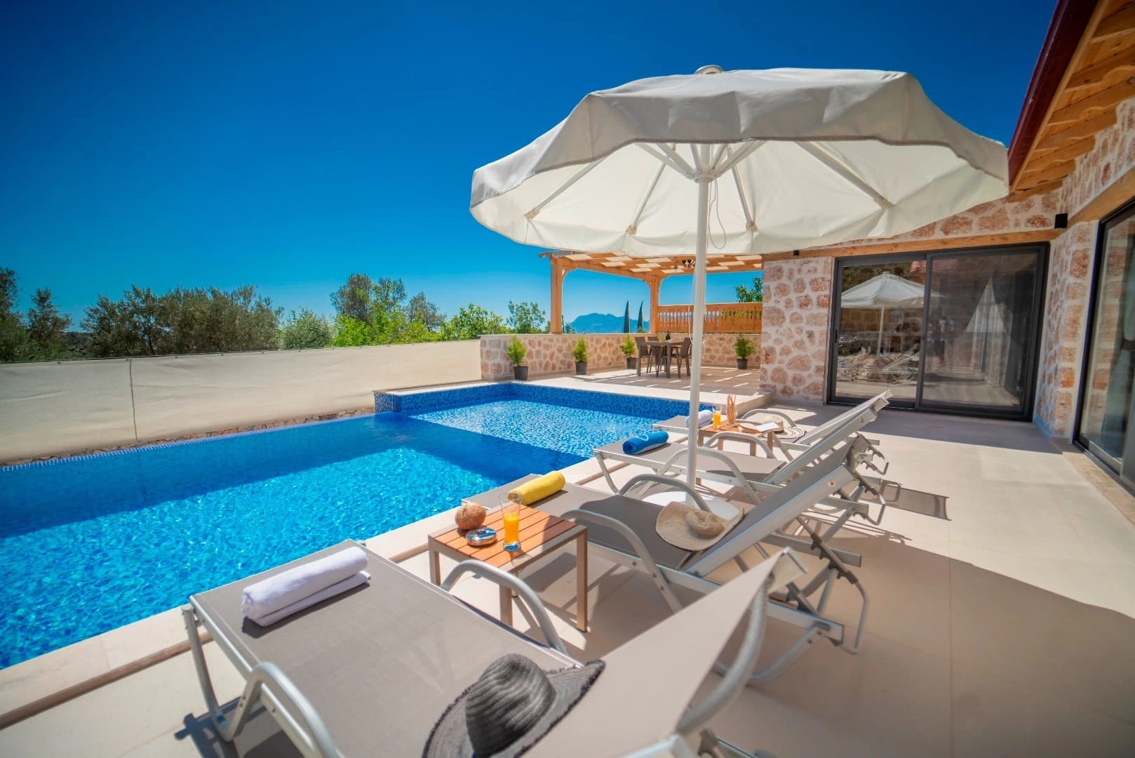 Villa İnci Üzümlü Korunaklı Havuz 76