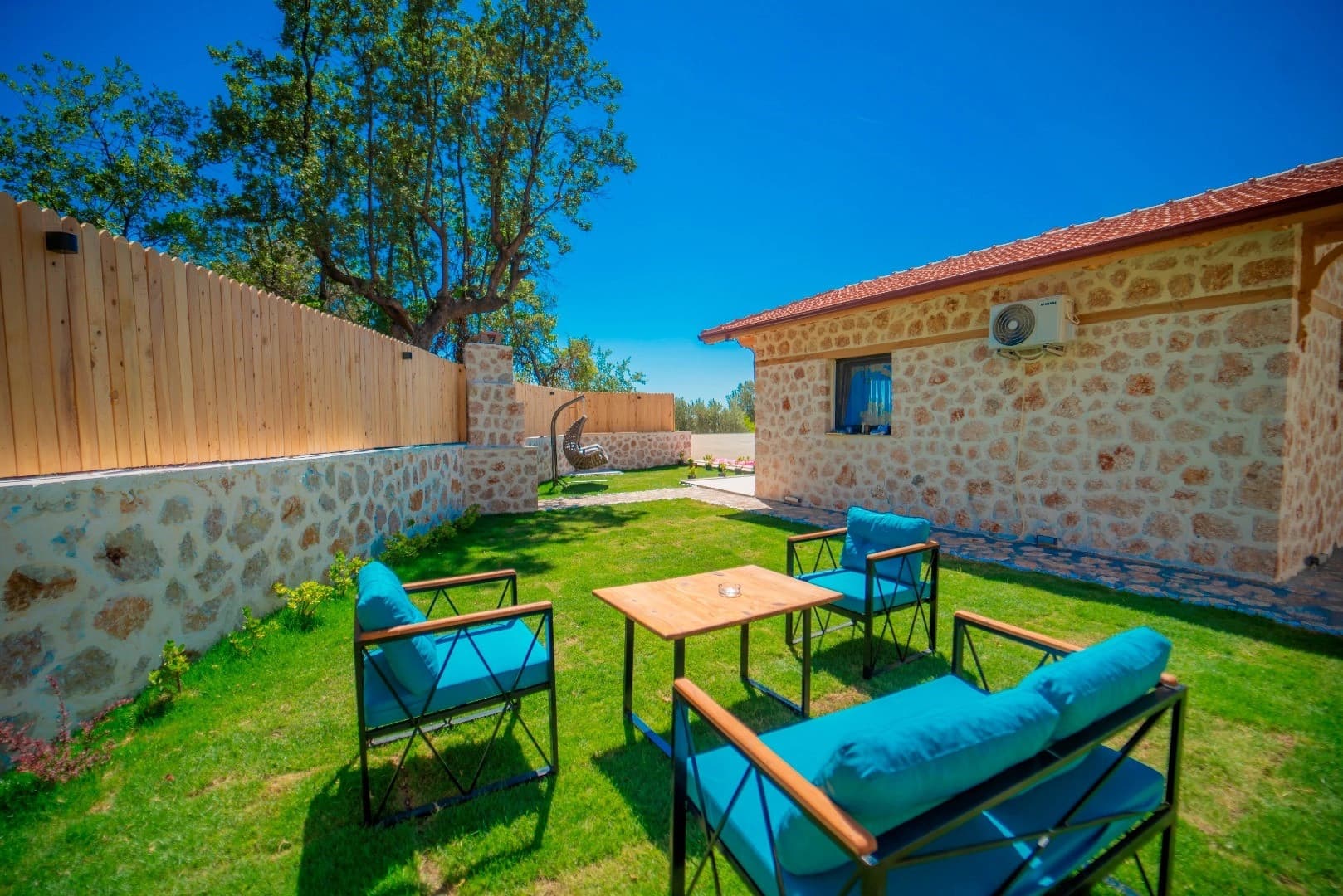 Villa İnci Üzümlü Korunaklı Havuz 90