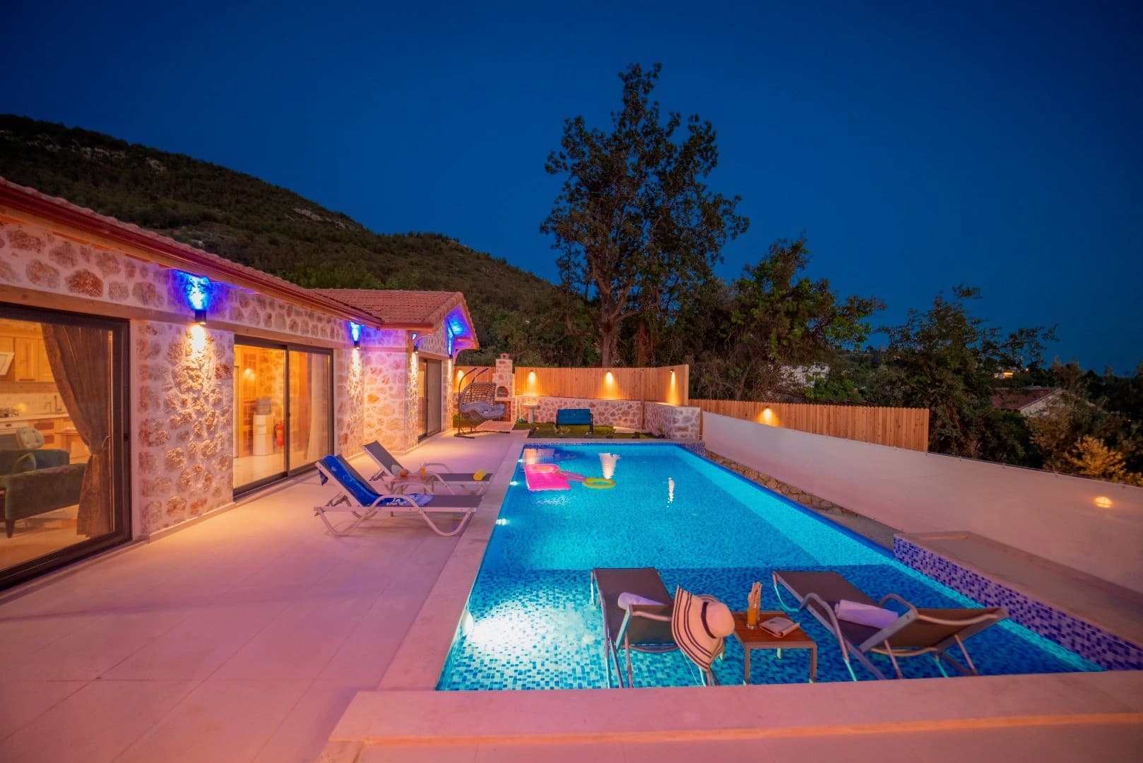 Villa İnci Üzümlü Korunaklı Havuz 34