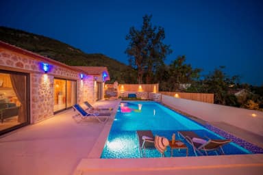 Villa İnci Üzümlü Korunaklı Havuz 34