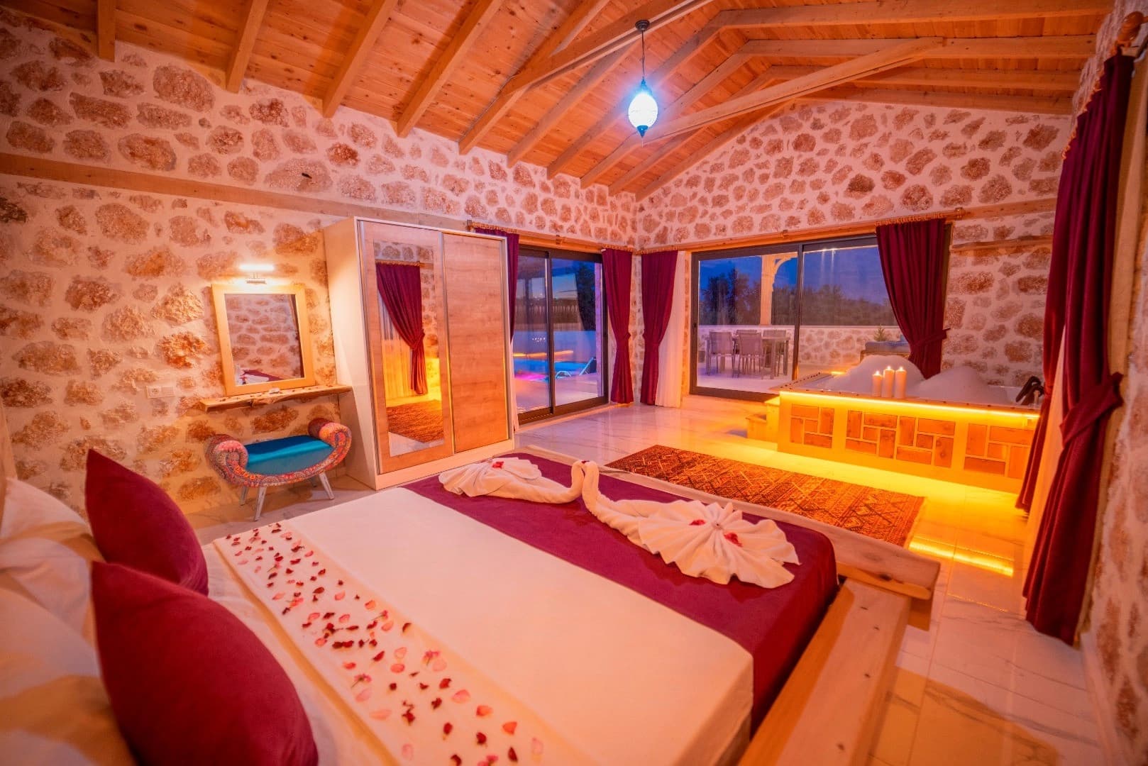 Villa İnci Üzümlü Korunaklı Havuz 56