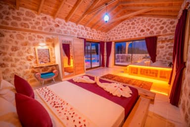 Villa İnci Üzümlü Korunaklı Havuz 56