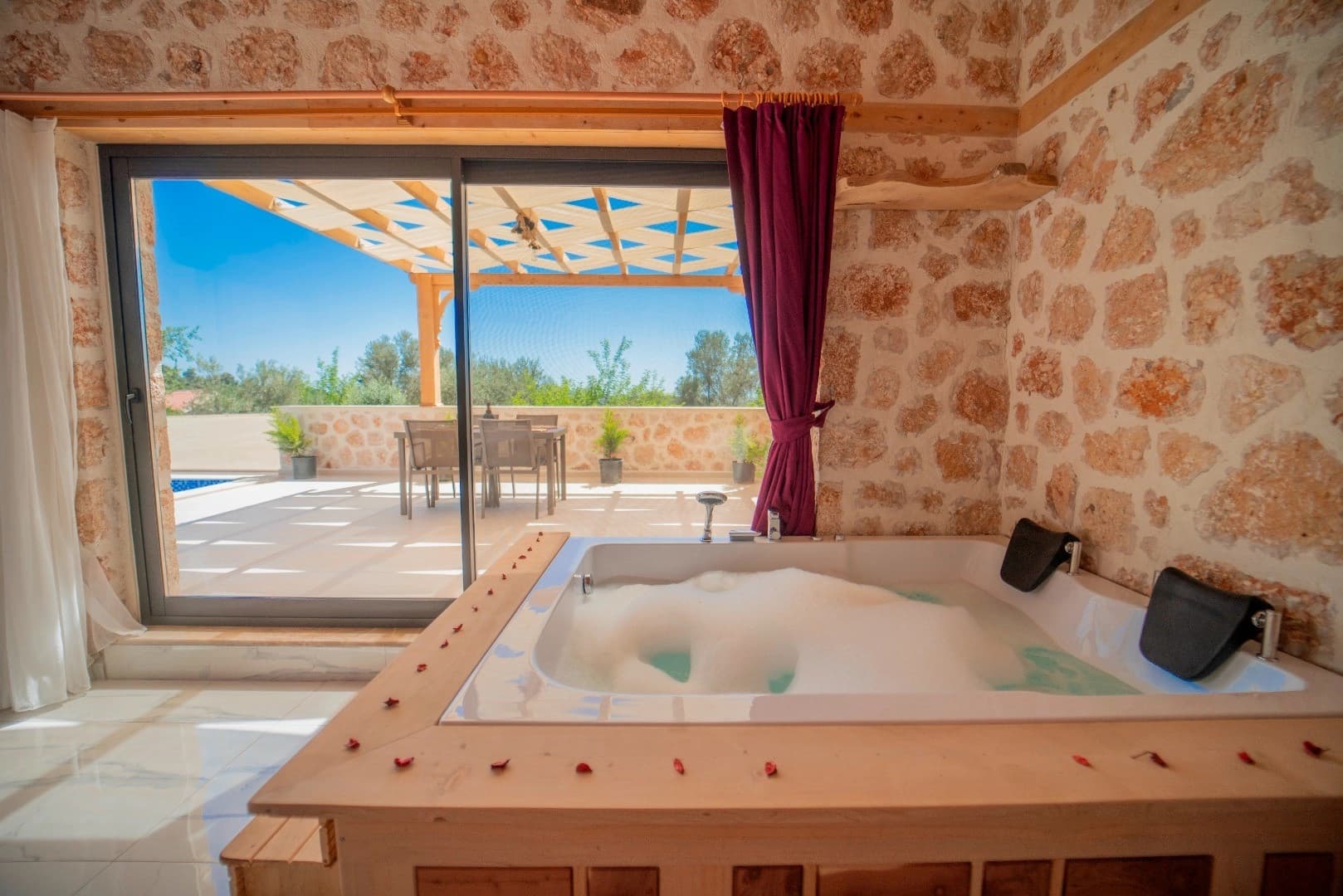 Villa İnci Üzümlü Korunaklı Havuz 84