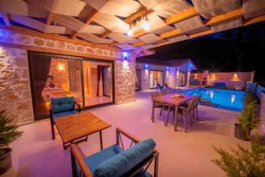 Villa İnci Üzümlü Korunaklı Havuz 62