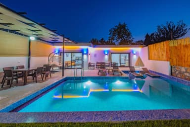 Villa Emre Korunaklı Havuz 55