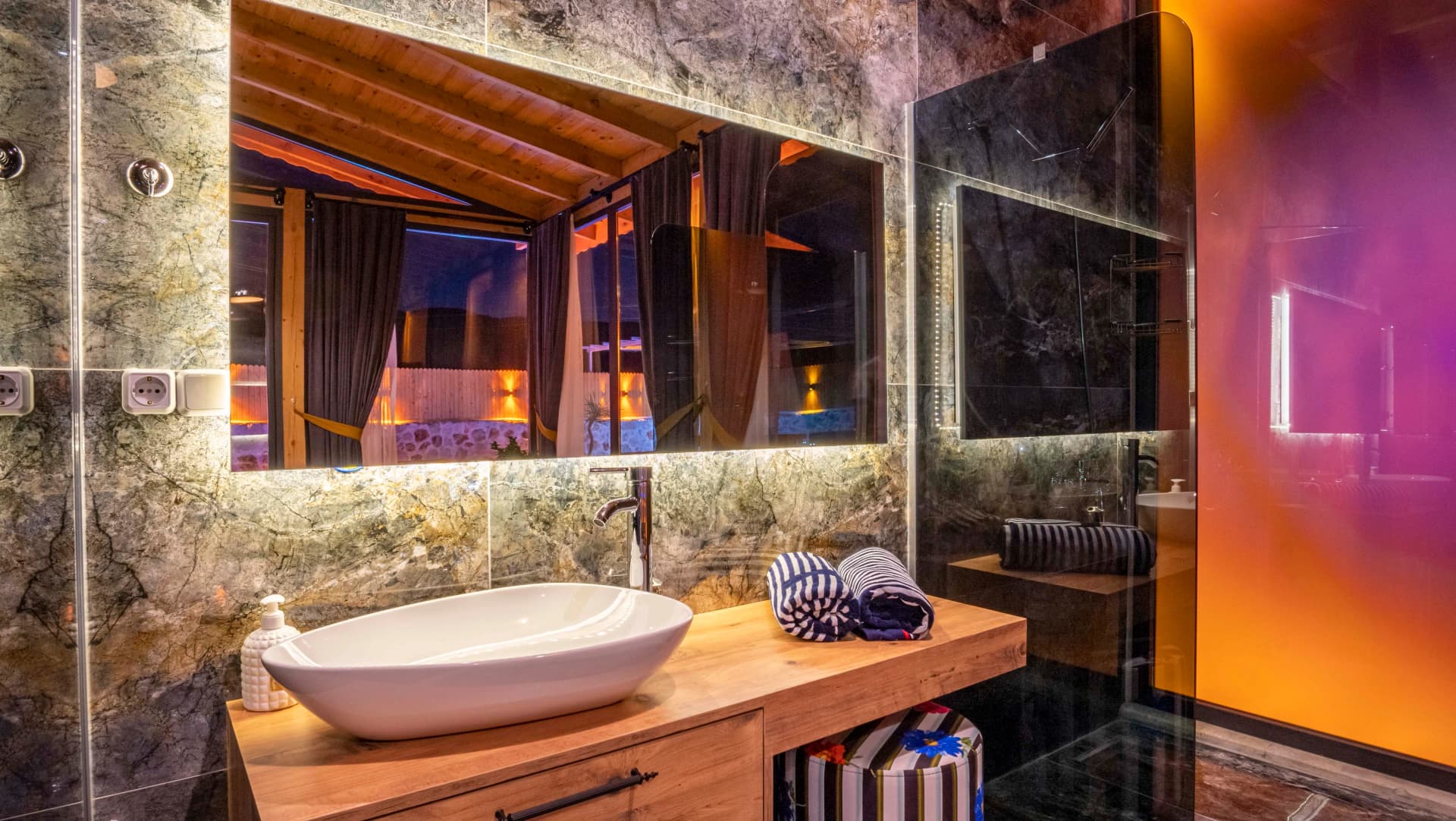 Villa Tokyo Korunaklı Havuz 72