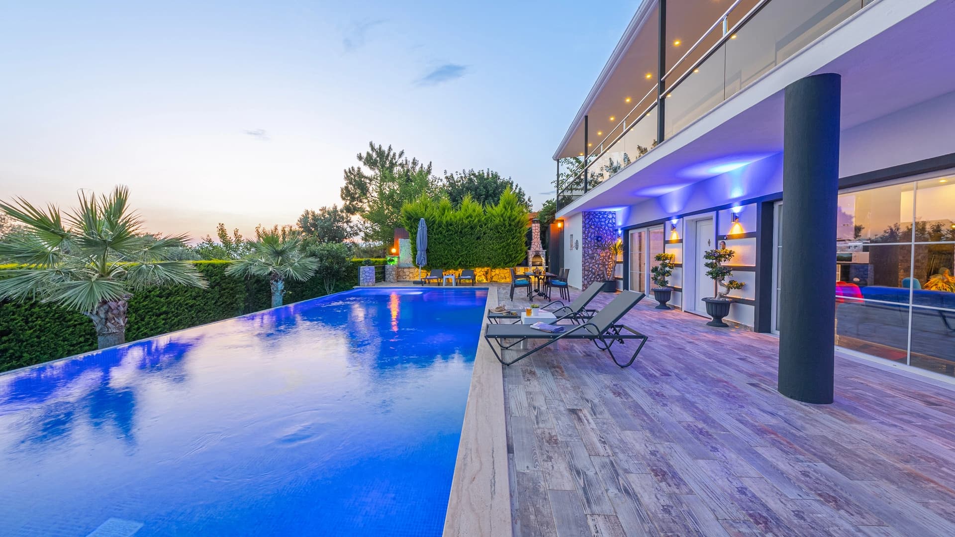 Villa Mutlu Üzümlü Korunaklı Havuz 77