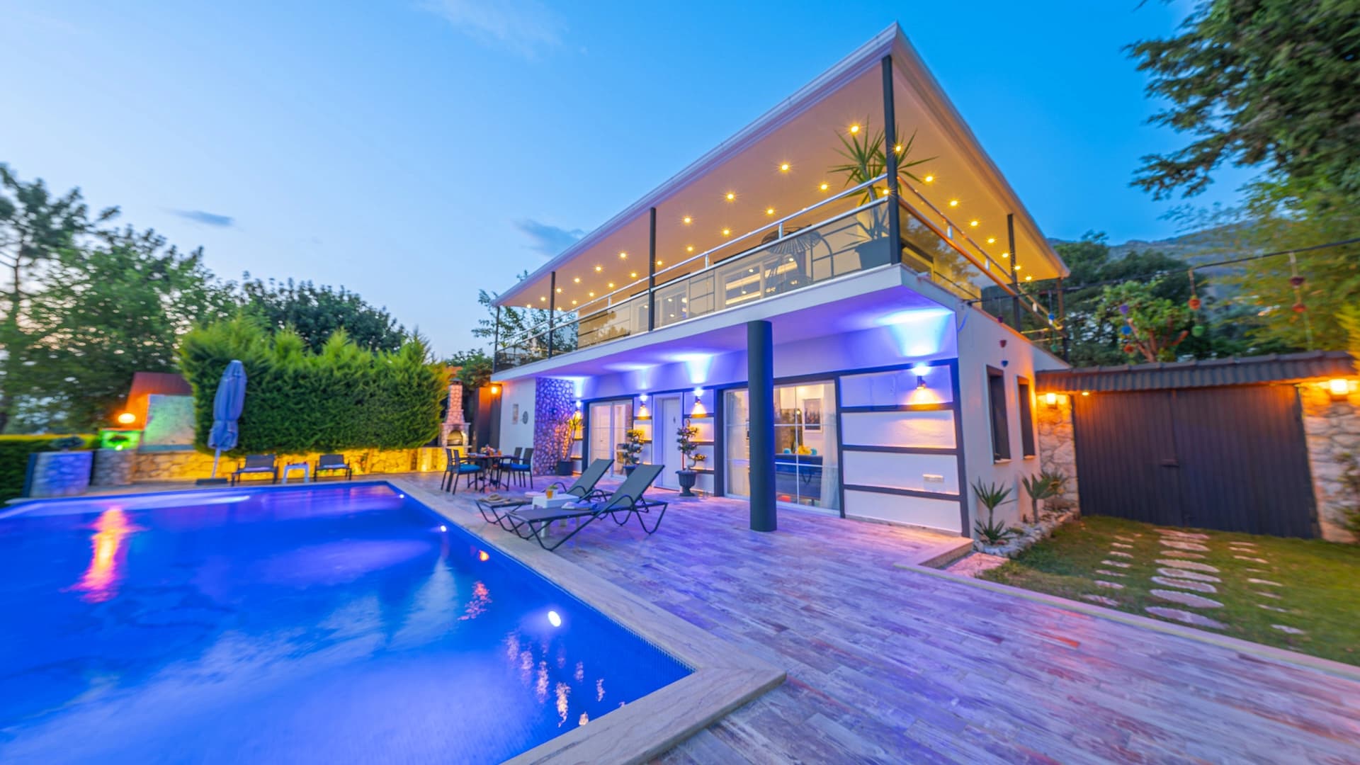 Villa Mutlu Üzümlü Korunaklı Havuz 91