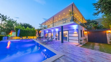 Villa Mutlu Üzümlü Korunaklı Havuz 91