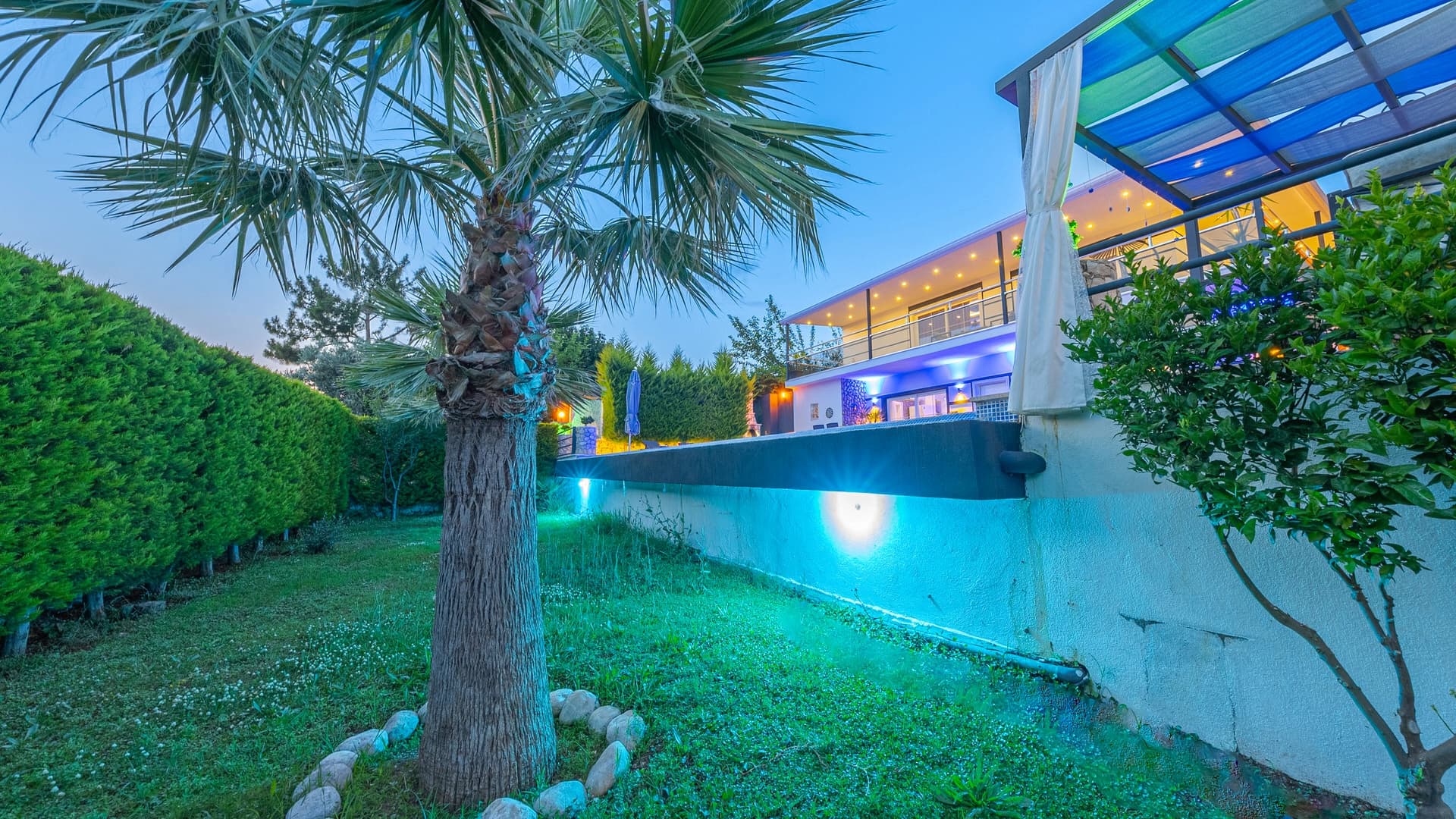 Villa Mutlu Üzümlü Korunaklı Havuz 15