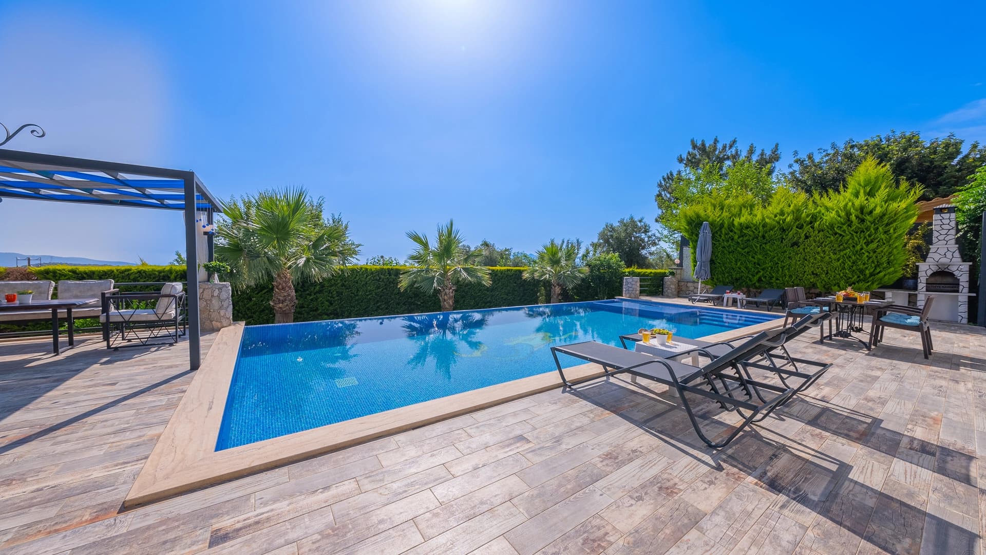 Villa Mutlu Üzümlü Korunaklı Havuz 35