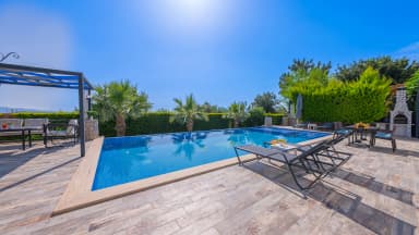 Villa Mutlu Üzümlü Korunaklı Havuz 35