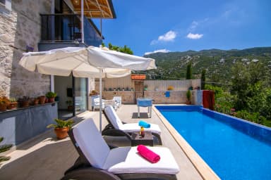 Villa Dia Korunaklı Havuz 68
