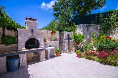 Villa Dia Korunaklı Havuz 96