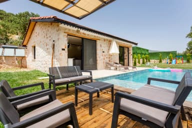 Villa Menesa Korunaklı Havuz 57