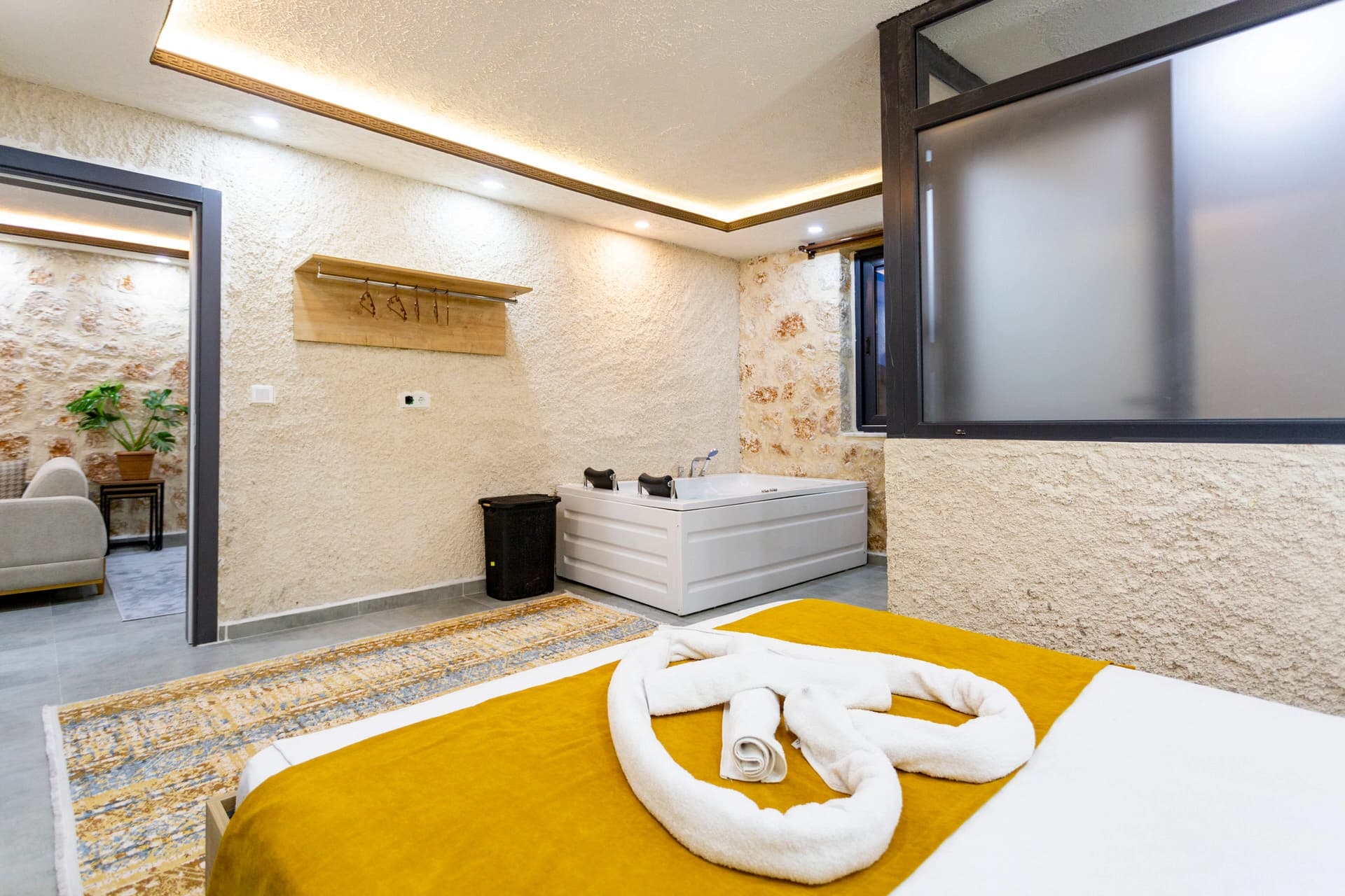 Villa Menesa Korunaklı Havuz 11