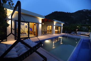 Villa Odesa Korunaklı Havuz 98