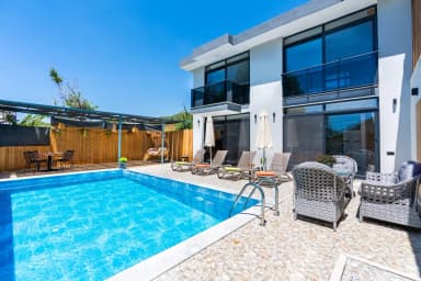 Villa Lilium Korunaklı Havuz 57