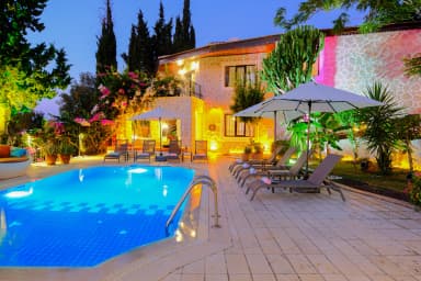 Villa Tramonto Korunaklı Havuz 45