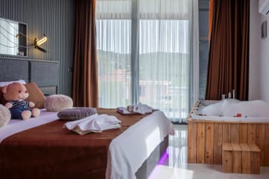 Villa Azores Korunaklı Havuz 11