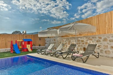 Villa Doğan Korunaklı Havuz 42