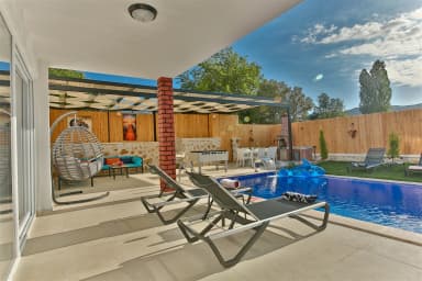 Villa Doğan Korunaklı Havuz 70