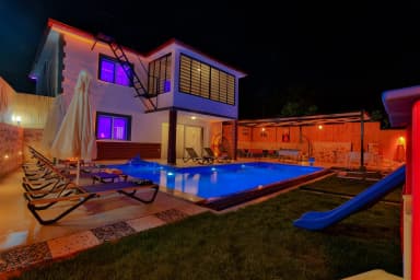 Villa Doğan Korunaklı Havuz 64