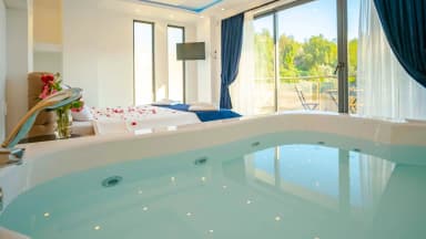 Villa Palas Korunaklı Havuz 16