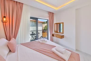 Villa Kaşlı 2 Korunaklı Havuz 94