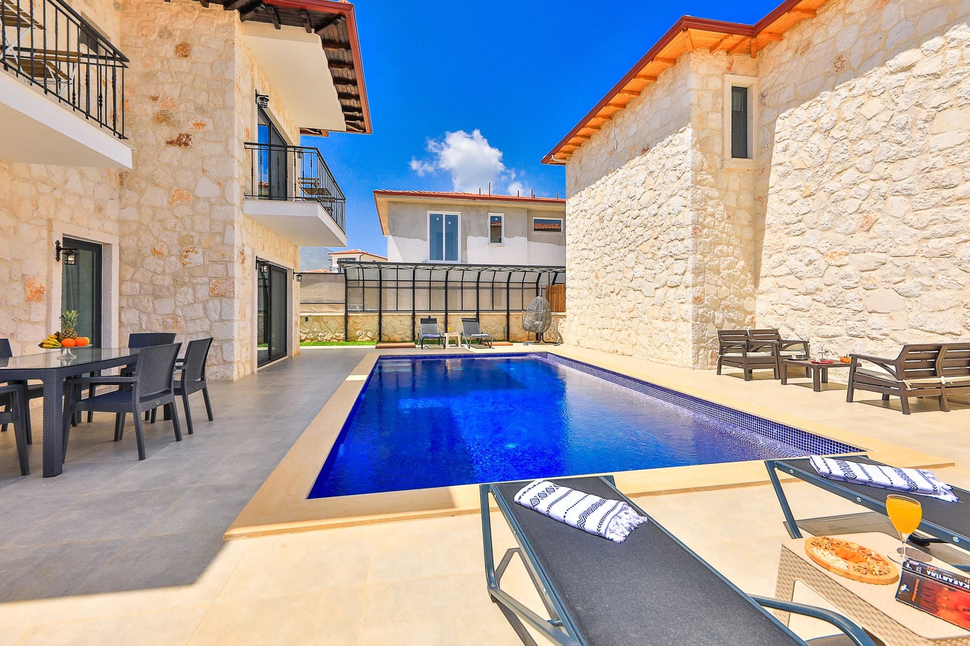 Villa Kaşlı 2 Korunaklı Havuz 72