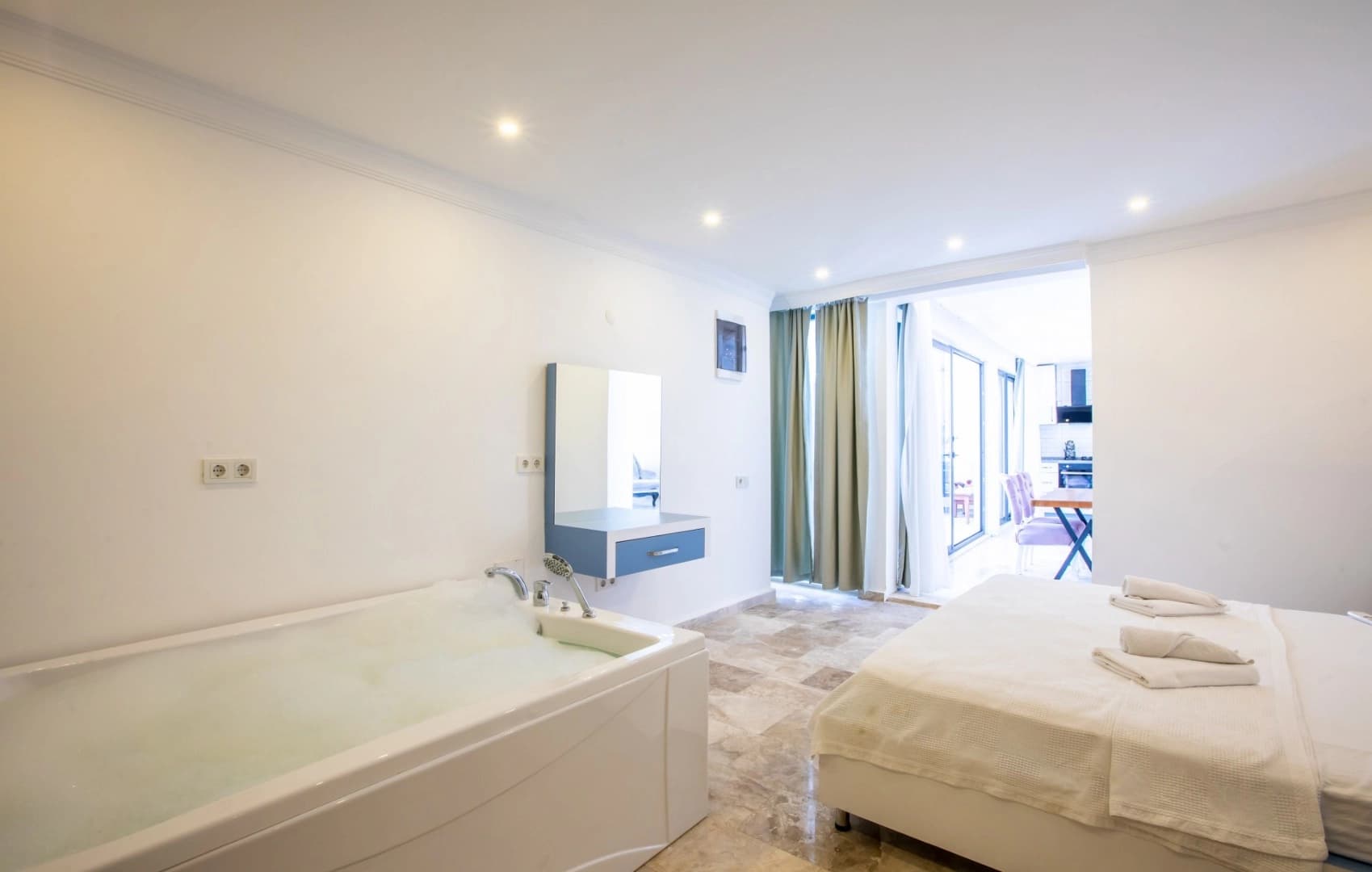 Villa Roze Korunaklı Havuz 49