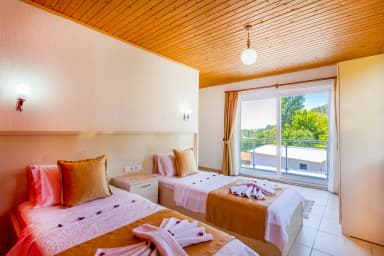 Villa Emin Korunaklı Havuz 91