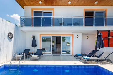 Villa Emin Korunaklı Havuz 55