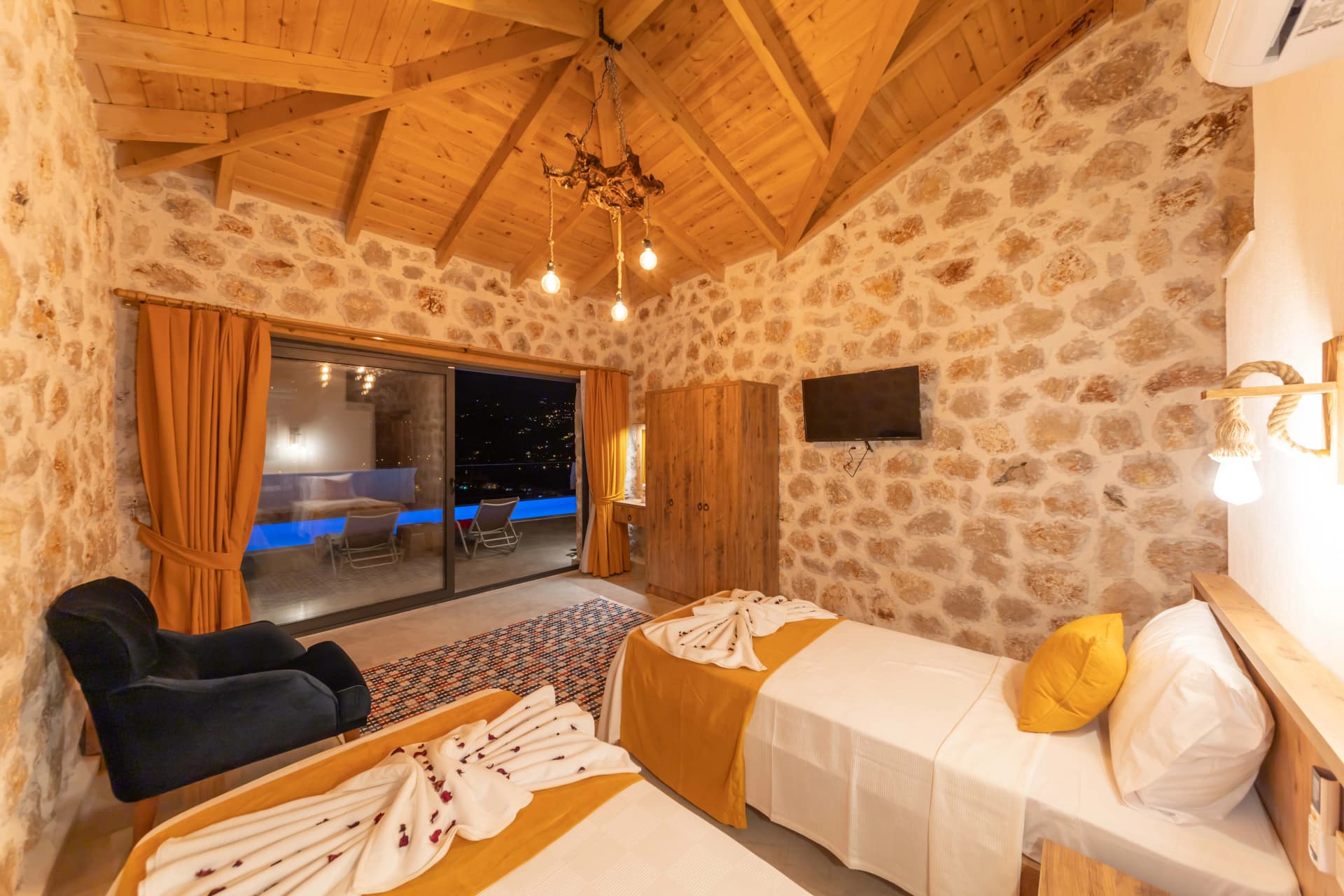 Villa Esyada Korunaklı Havuz 11