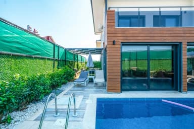 Villa Kırmızı Korunaklı Havuz 30