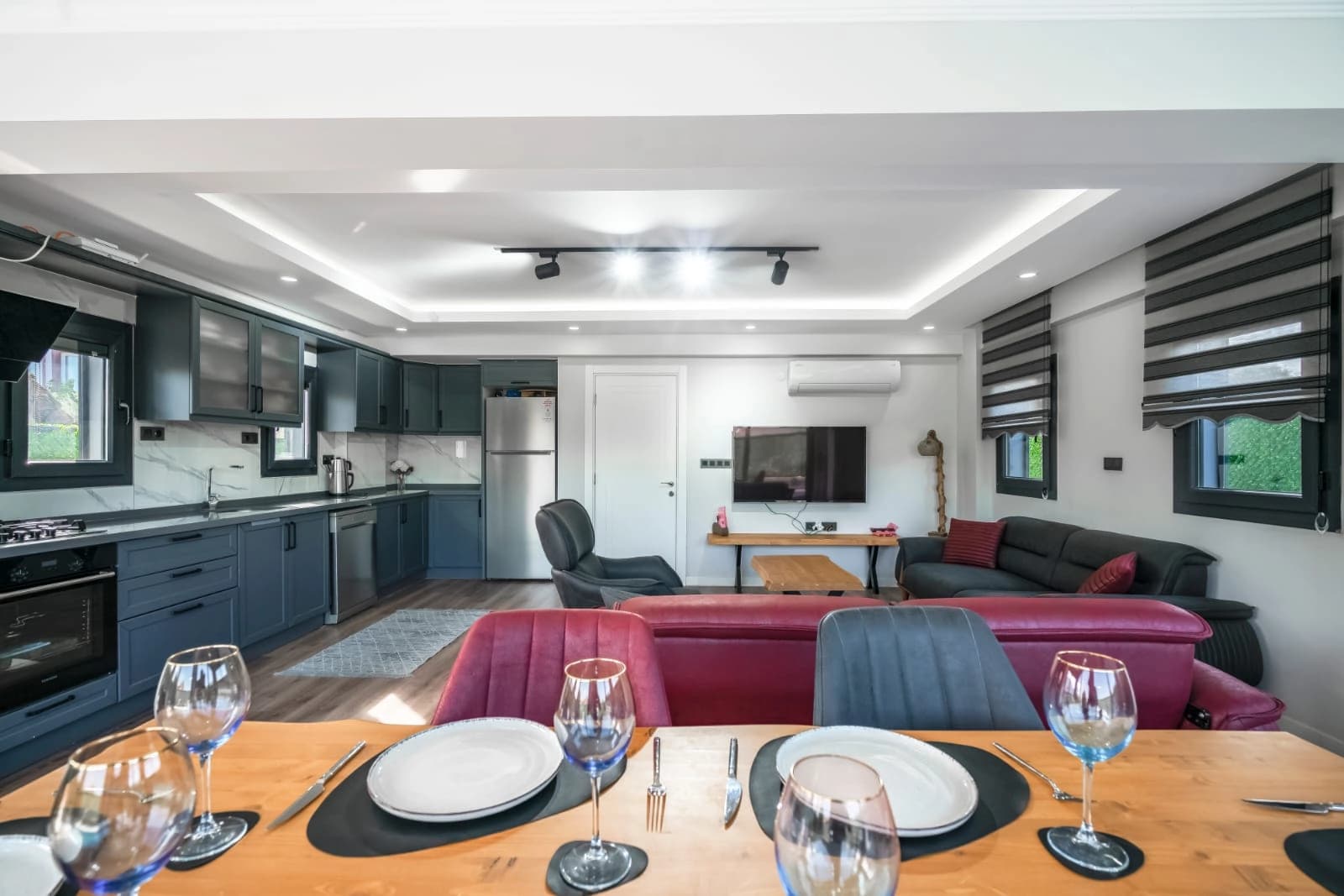 Villa Kırmızı Korunaklı Havuz 72