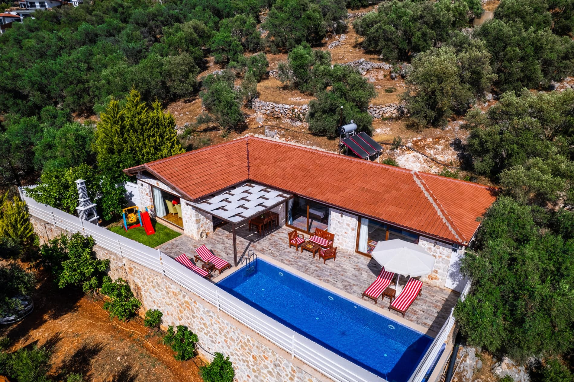 Villa Fesleğen Üzümlü Korunaklı Havuz 80