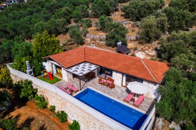 Villa Fesleğen Üzümlü Korunaklı Havuz 80