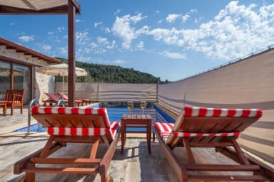 Villa Fesleğen Üzümlü Korunaklı Havuz 94