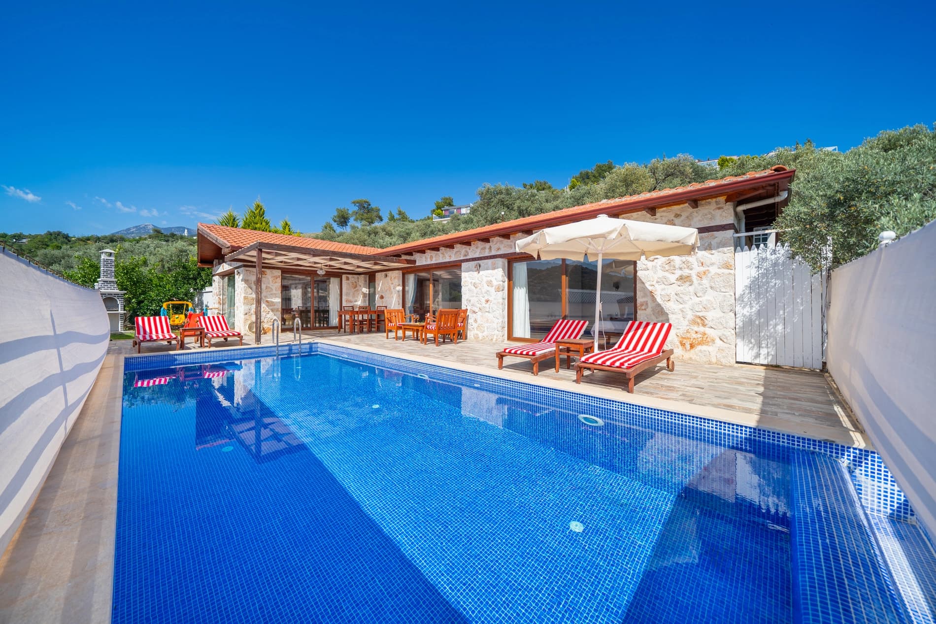 Villa Fesleğen Üzümlü Korunaklı Havuz 18